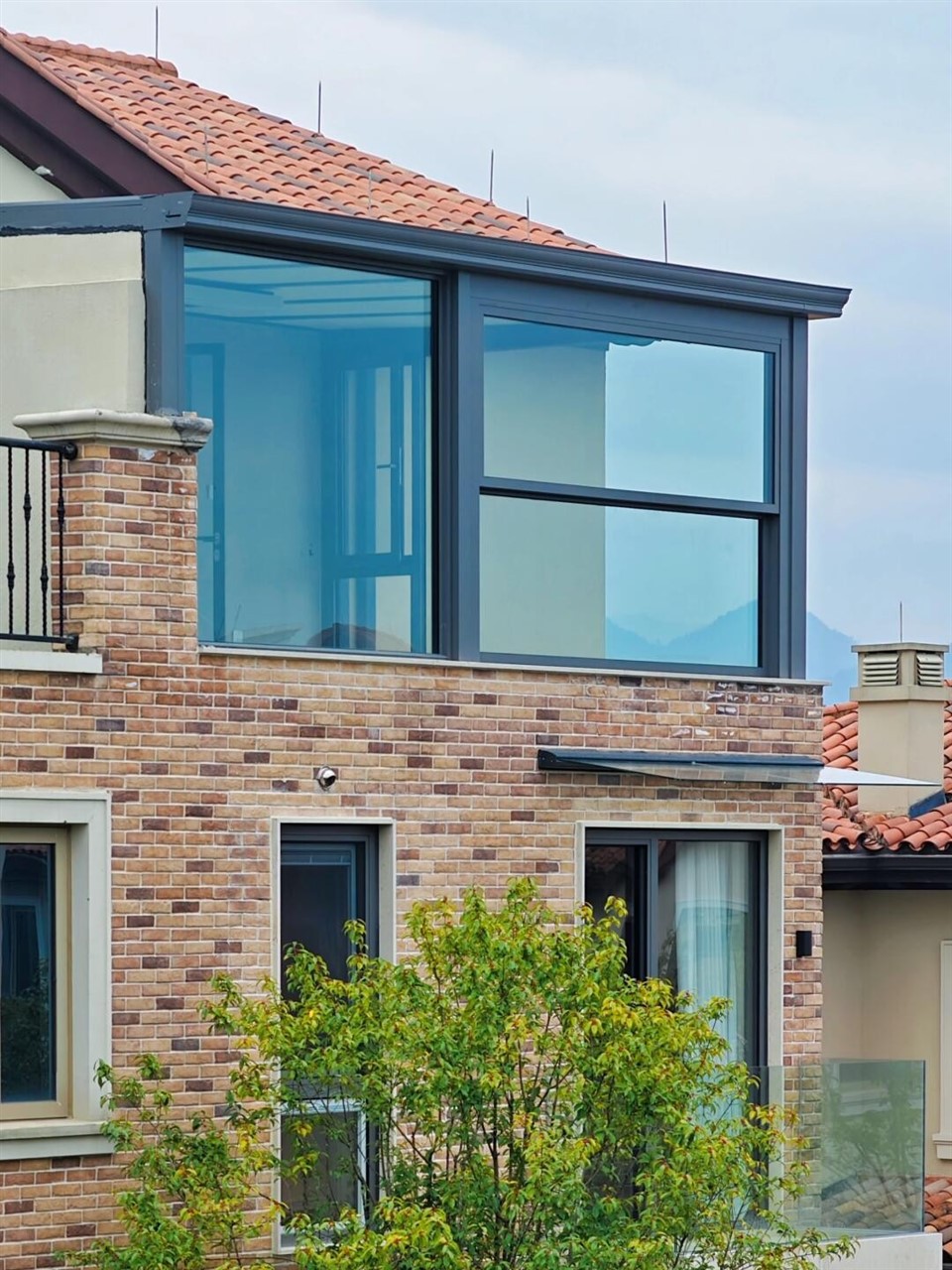 Out Lift Windows factory