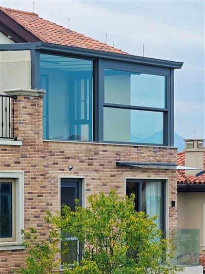 Ffenestr Codi Chrome Sash